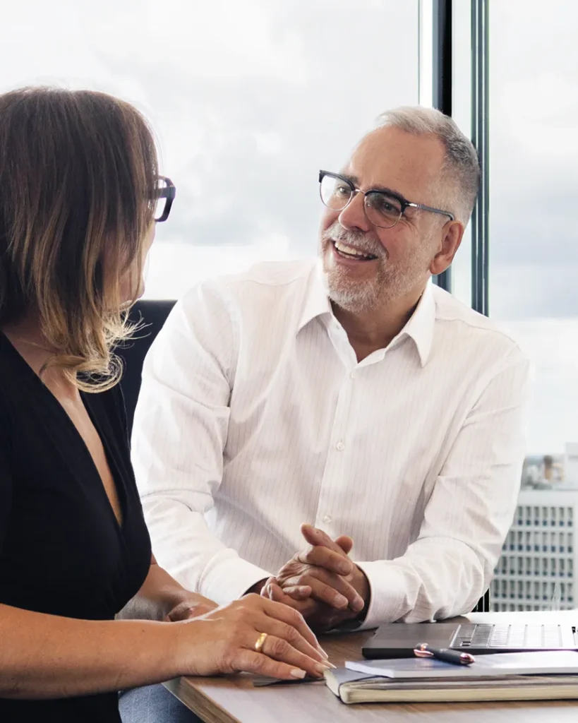 Stefan Reuter im Beratungsgespräch mit einer Kundin